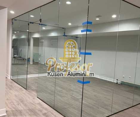 Sekat Kaca Kantor Jakarta Frameless Mewah Tampilan Eksekutif